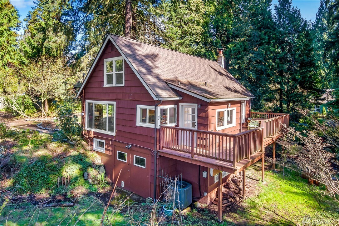 Property Photo:  1401 SW 120th St  WA 98146 