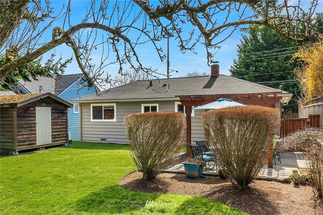 Property Photo: 614 N 125th Street WA 98133