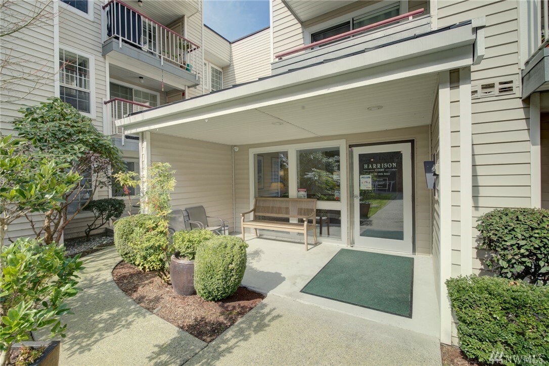 Property Photo:  132 NE 95th St B-308  WA 98115 