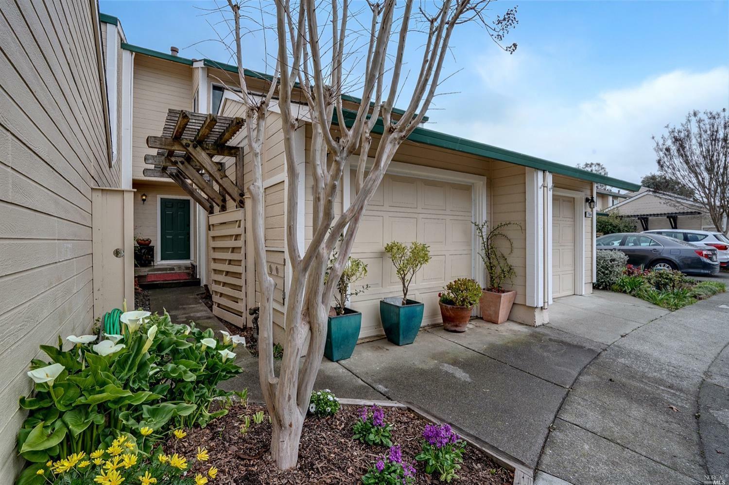 Property Photo: 1558 Grenache Way CA 95403