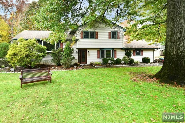 Property Photo:  812 Clauss Lane  NJ 07675 