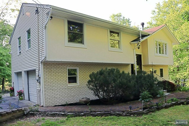 Property Photo:  677 Stonetown Road  NJ 07456 