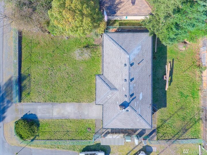 Property Photo: 14702 8th Ave NE WA 98155
