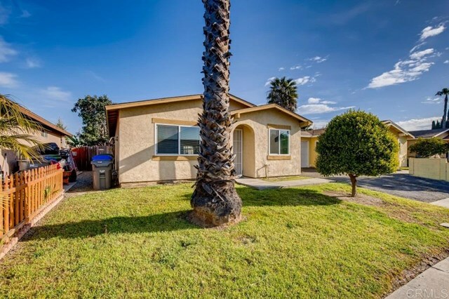 Property Photo:  4662 Calle Del Palo  CA 92057 