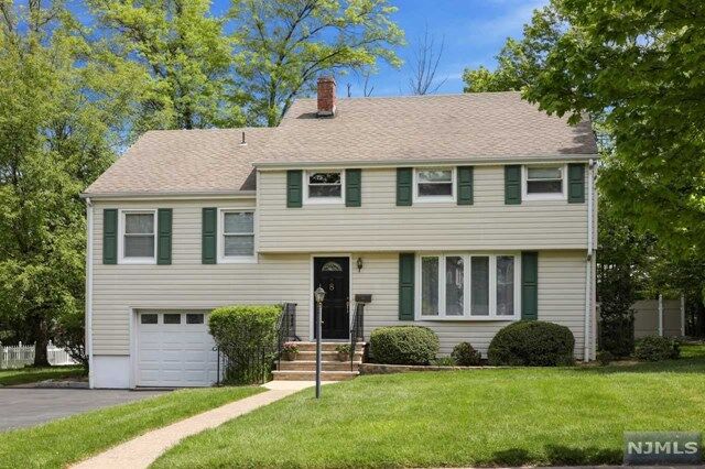 Property Photo:  8 Vincent Place  NJ 07044 