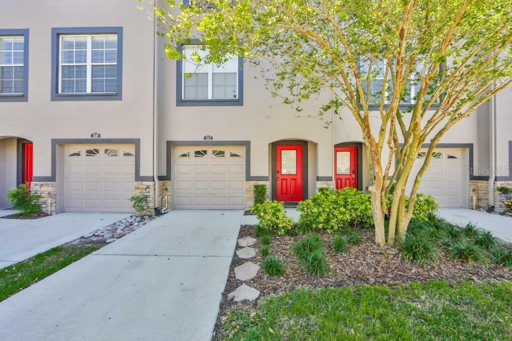 Property Photo:  2512 Middleton Grove Drive  FL 33511 