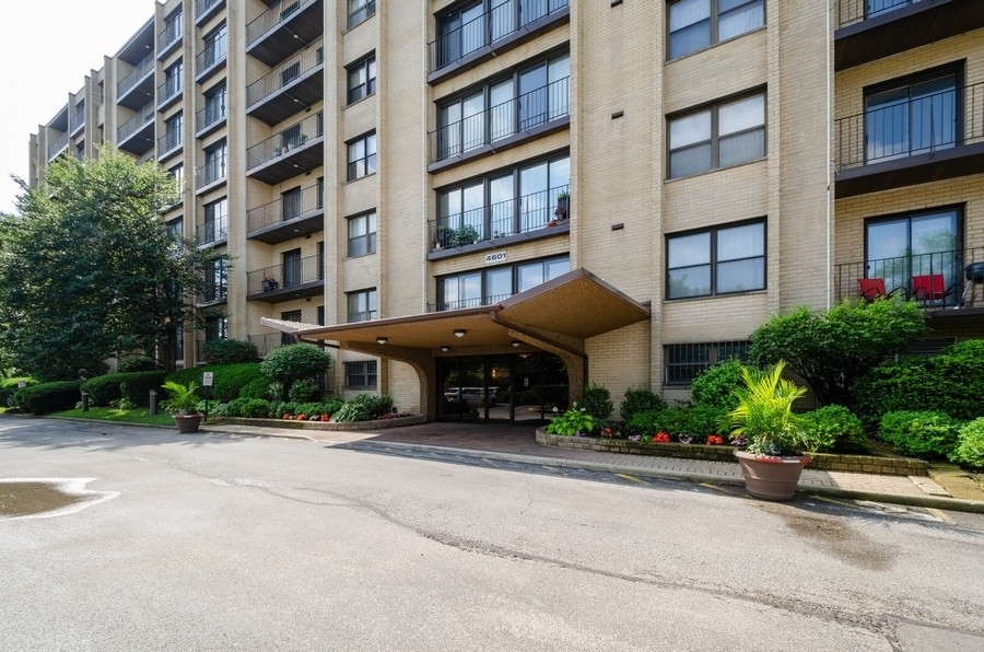 Property Photo:  4601 W Touhy Avenue 204  IL 60712 