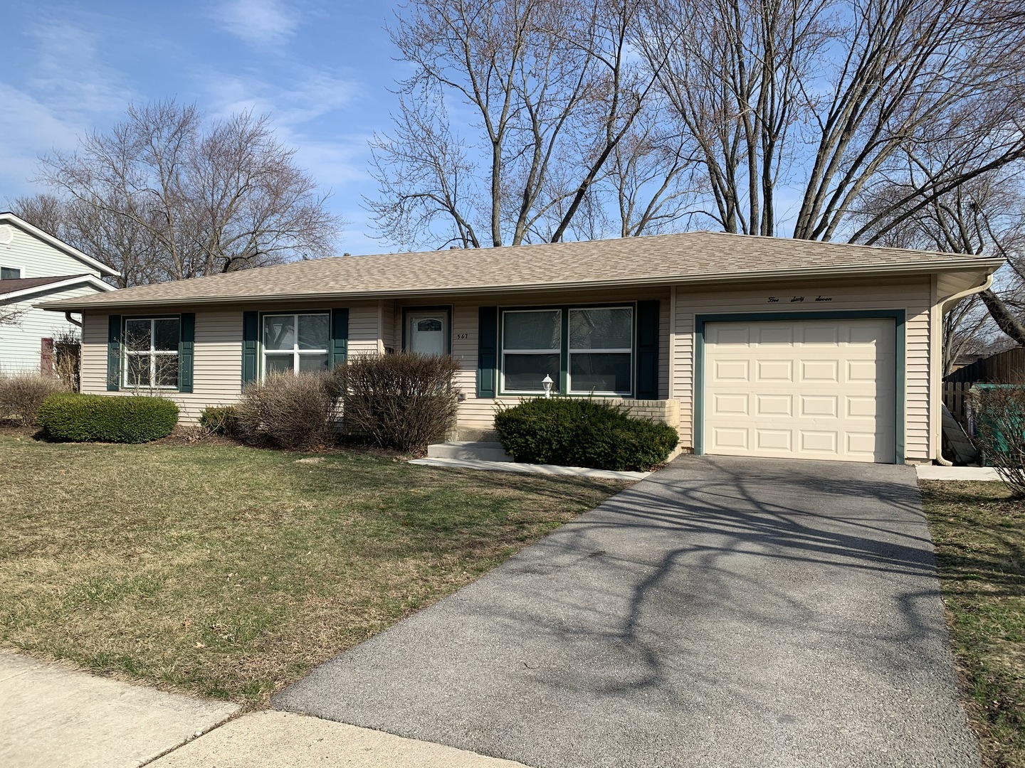 Property Photo: 567 Northampton Circle IL 60007