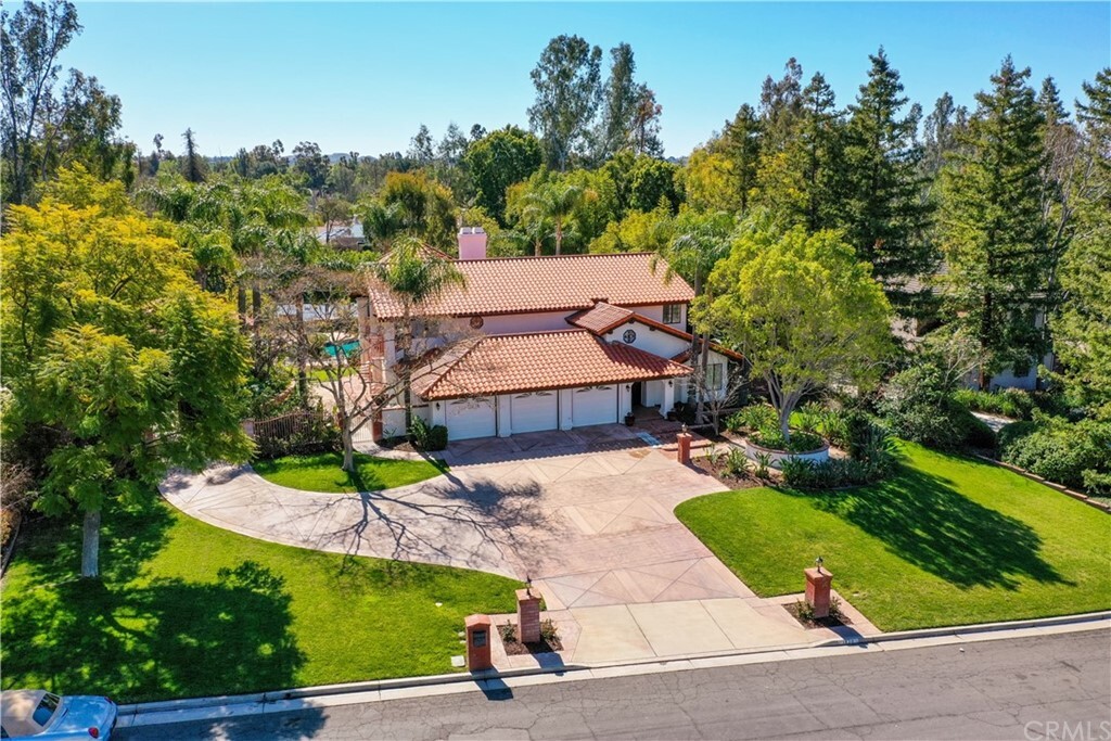 Property Photo: 1420 Ravenswood Lane CA 92506