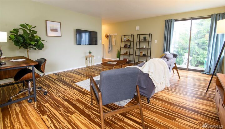 Property Photo:  10106 Greenwood Ave N 202  WA 98133 