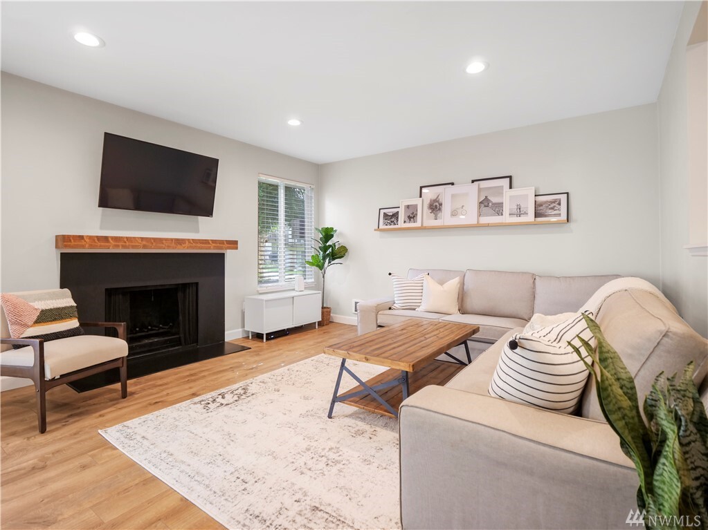 Property Photo:  12621 NE 130th Wy D103  WA 98034 