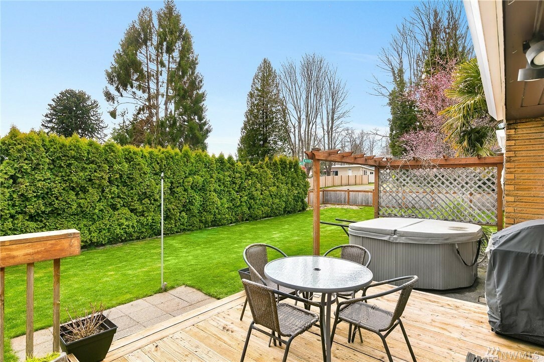 Property Photo:  14307 SE 200th St  WA 98042 