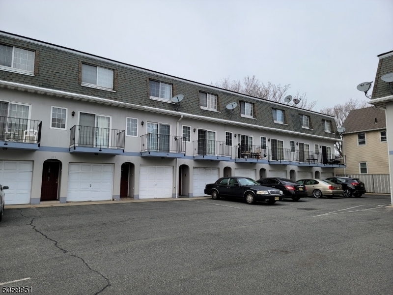 Property Photo:  174 Palisade Ave 106  NJ 07026 