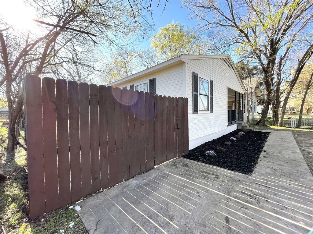 Property Photo:  918 N Harrison Avenue  TX 75090 