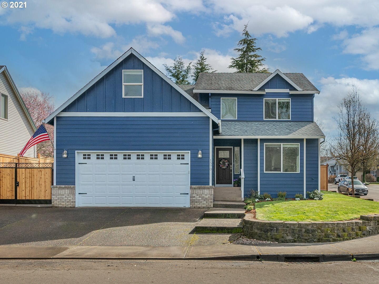 Property Photo: 1570 SE Ironwood Ln OR 97080