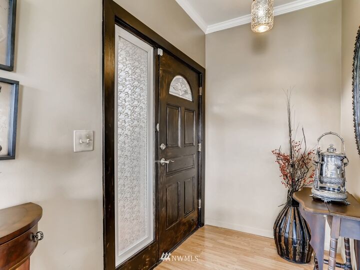 Property Photo:  3302 Federal Ave  WA 98201 