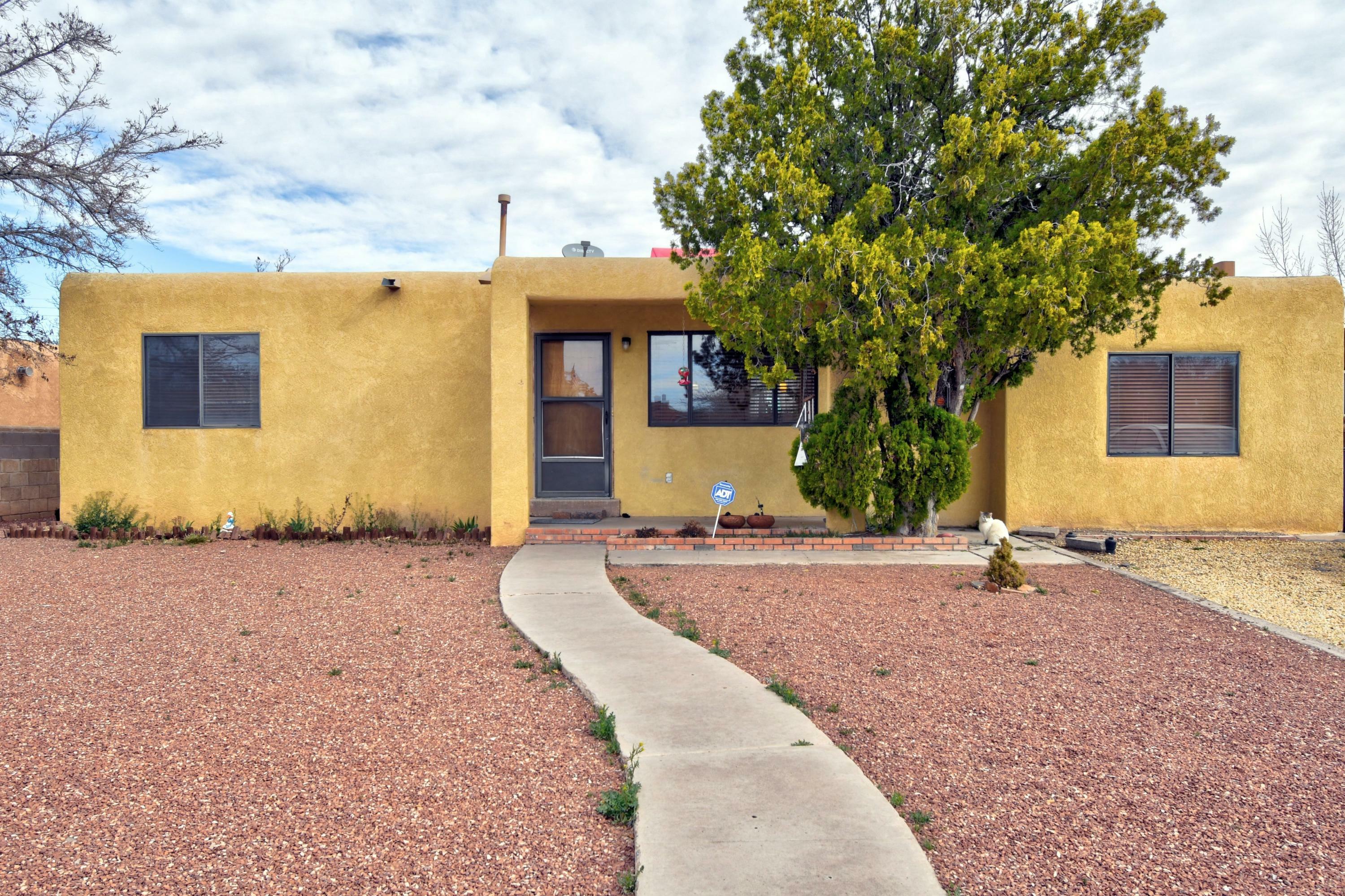 Property Photo:  2209 Frederick Place NW  NM 87104 