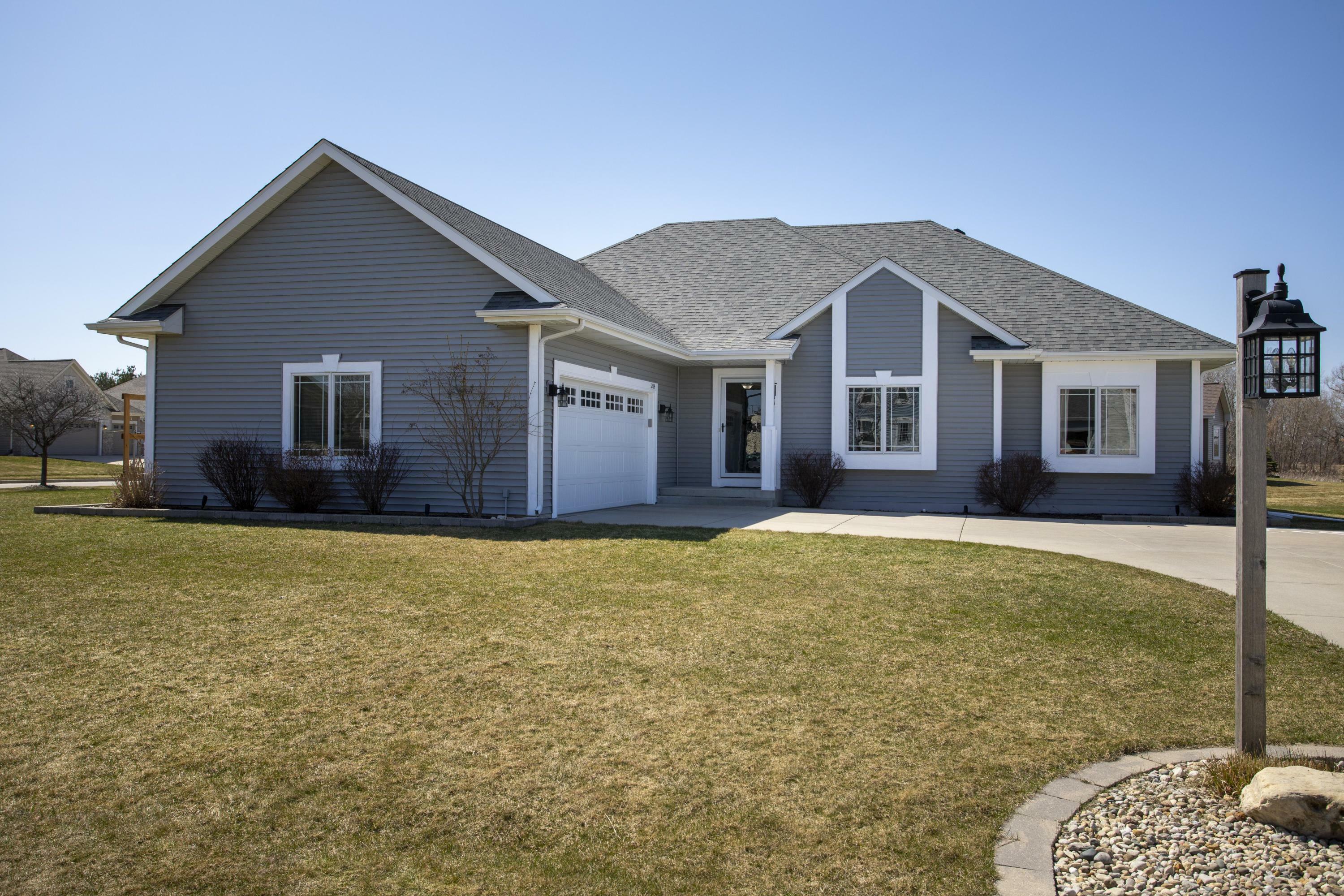 Property Photo:  1204 Berry Patch Ln  WI 53149 