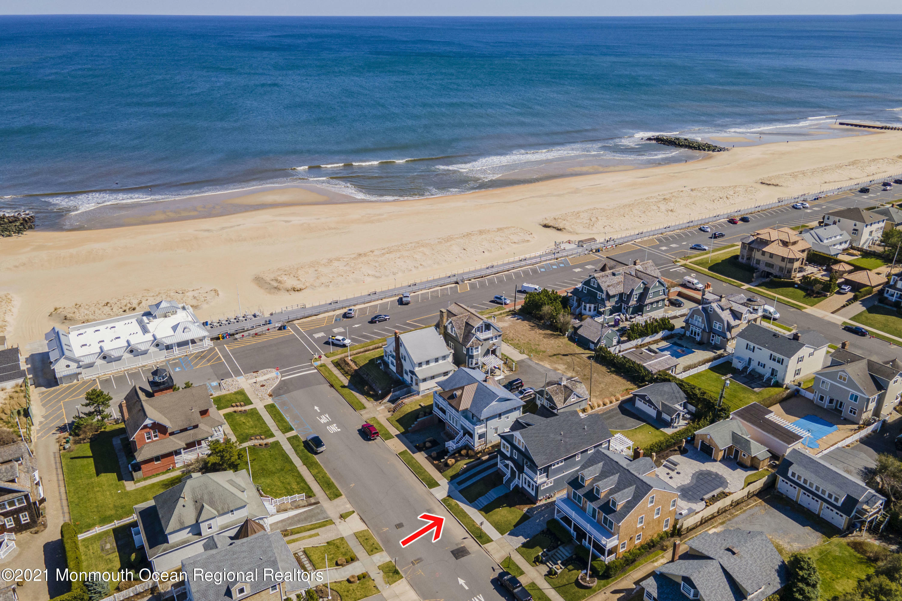 2 Beacon Boulevard, Sea Girt, NJ 08750/5 bath