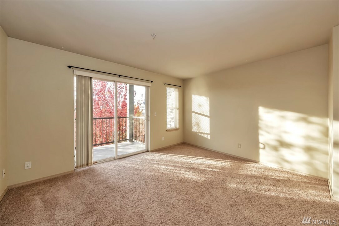 Property Photo: 600 N 85th St 406 WA 98103
