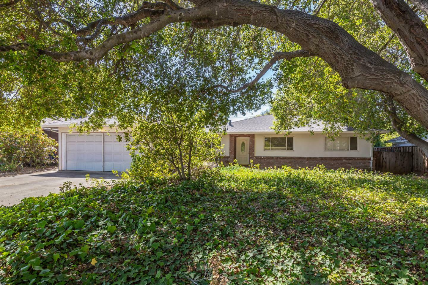 Property Photo: 927 Linda Vista Way CA 94024