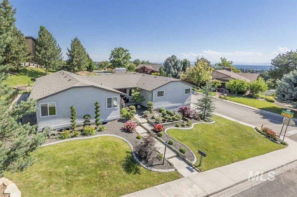 Property Photo:  709 E Braemere  ID 83702 