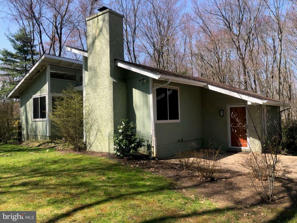 Property Photo: 12 Laurel Circle PA 19355