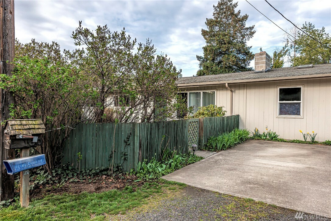 Property Photo:  160 Green St  WA 99362 