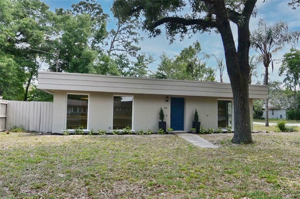 Property Photo:  300 Ridgewood Street  FL 32701 