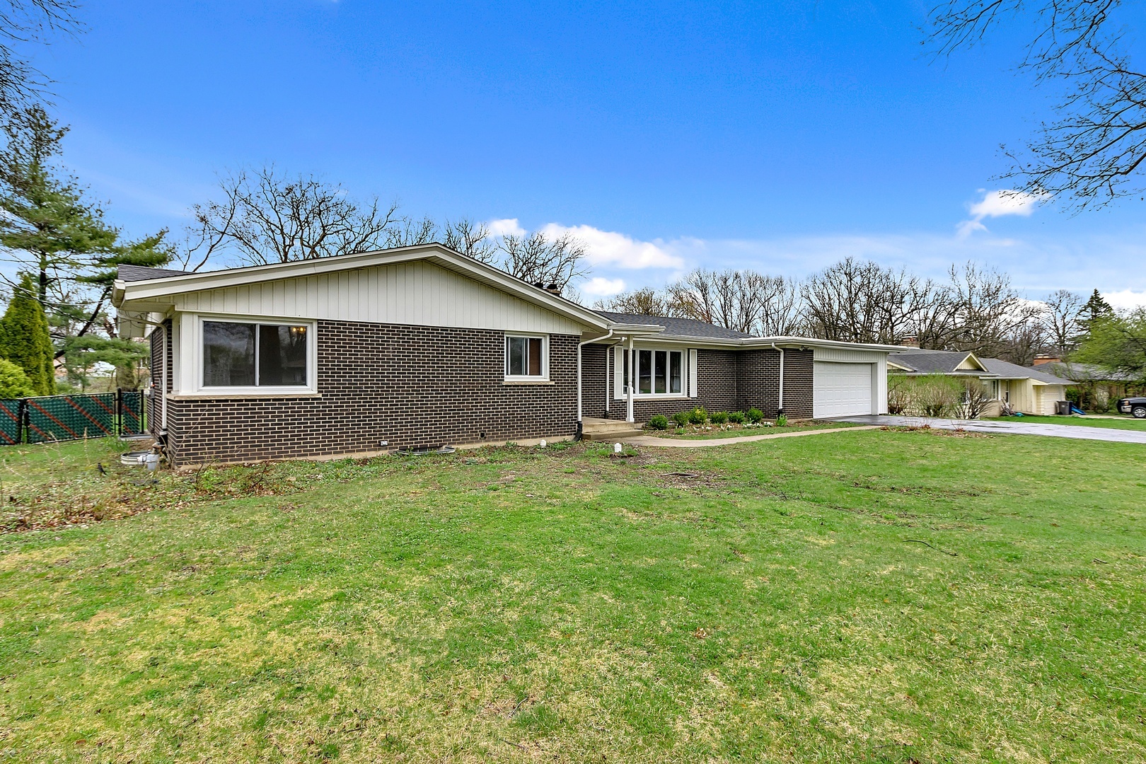 Property Photo:  1241 Oakdale Drive  IL 60123 