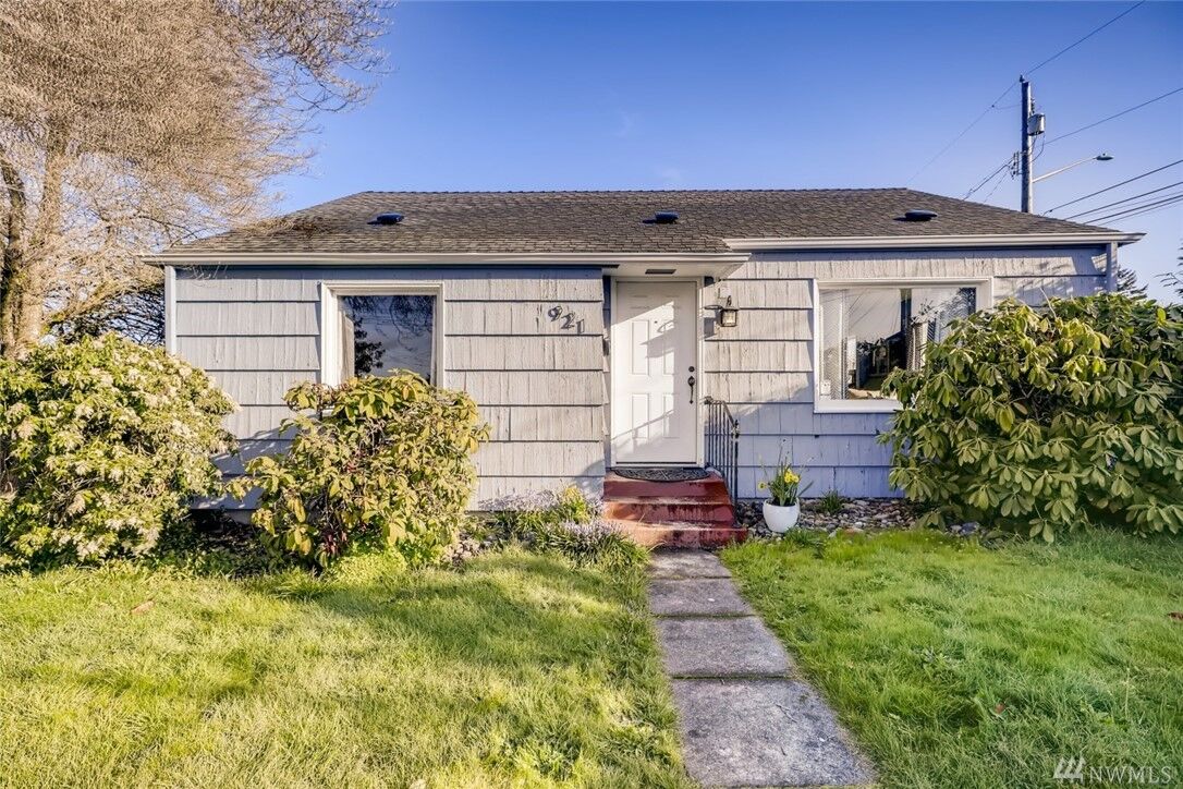 Property Photo: 921 E McKinley Rd WA 98404