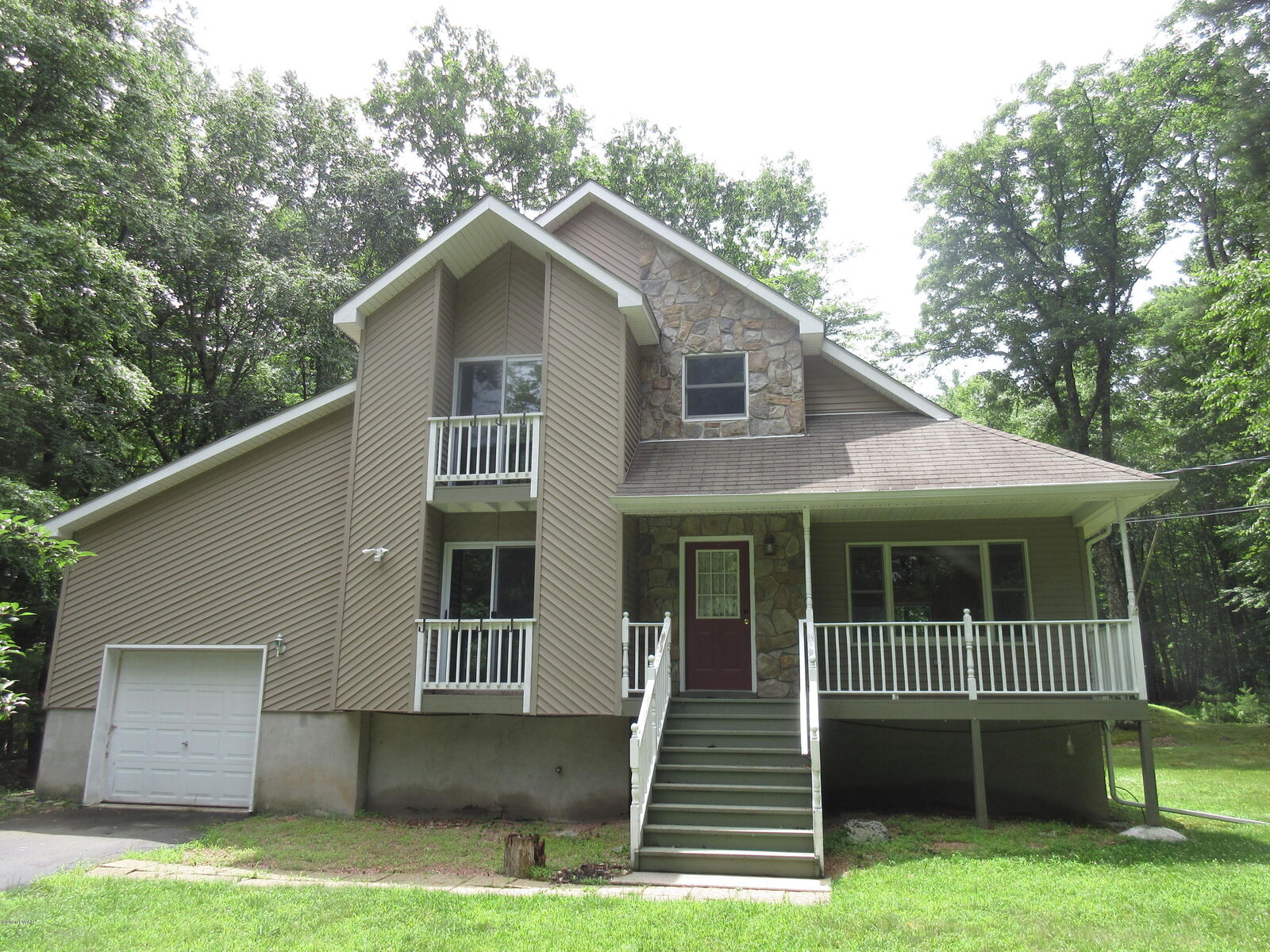 Property Photo:  485 Raymondskill Road  PA 18337 