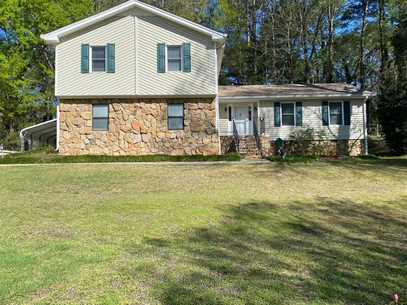 Property Photo: 3213 Crossing Drive GA 30078