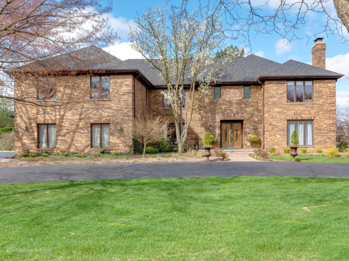 Property Photo: 402 Saint Marks Court IL 60523