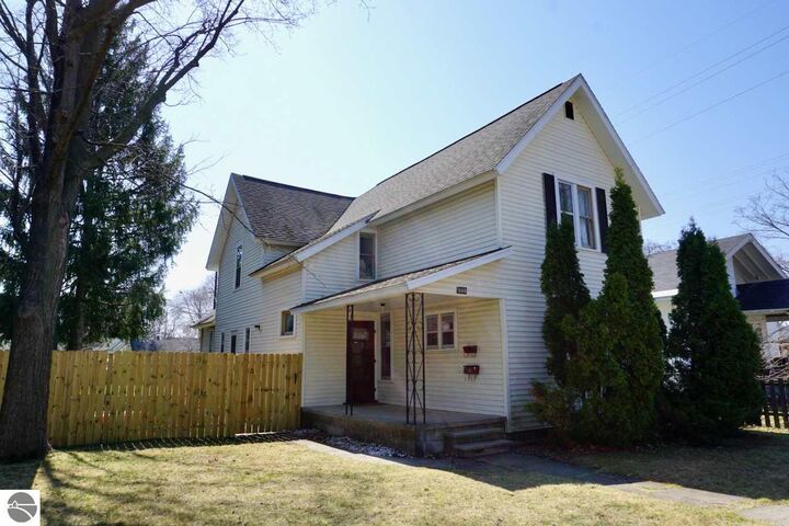335 W Ninth Street  Traverse City MI 49684 photo