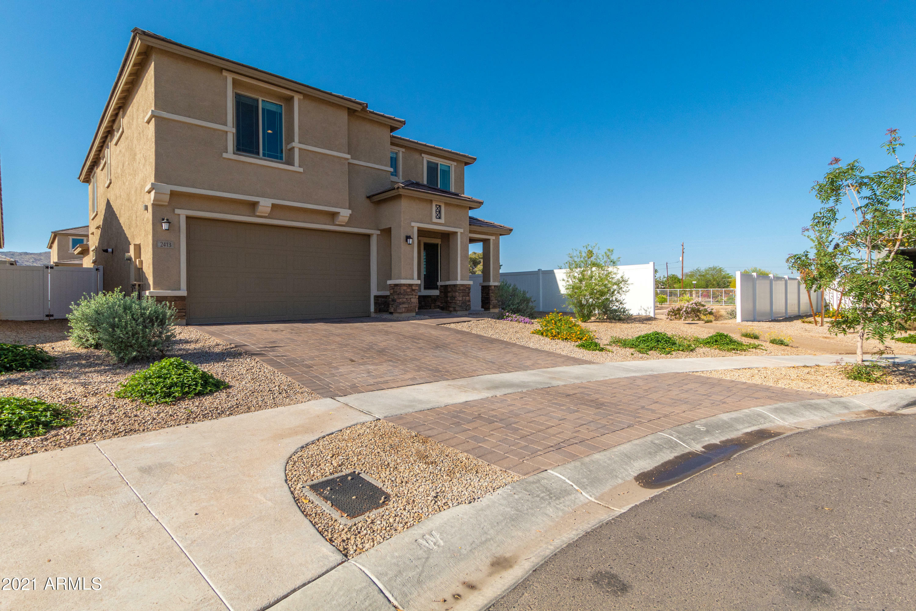 Property Photo:  2413 E Alta Vista Road  AZ 85042 