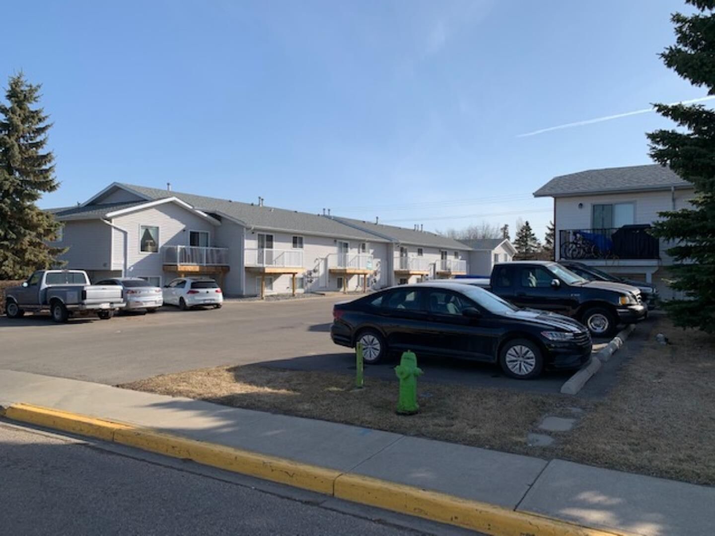 Property Photo:  4, 41 Cosgrove Crescent 4  AB T4P 2Z6 