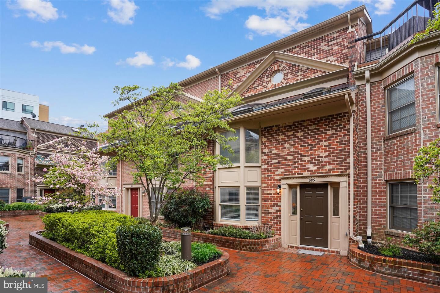 Property Photo: 609 N Tazewell Street VA 22203