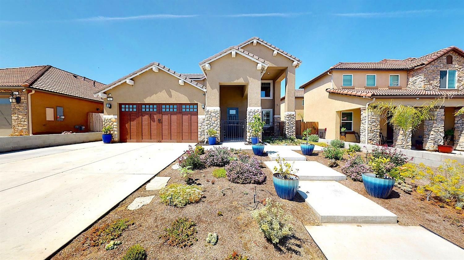 Property Photo:  562 Forester Lane S  CA 93636 