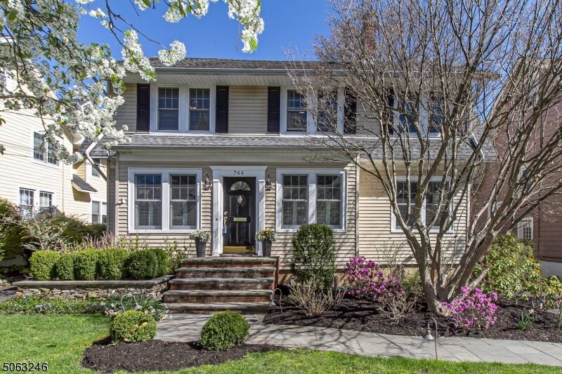 Property Photo:  744 Fairacres Ave  NJ 07090 