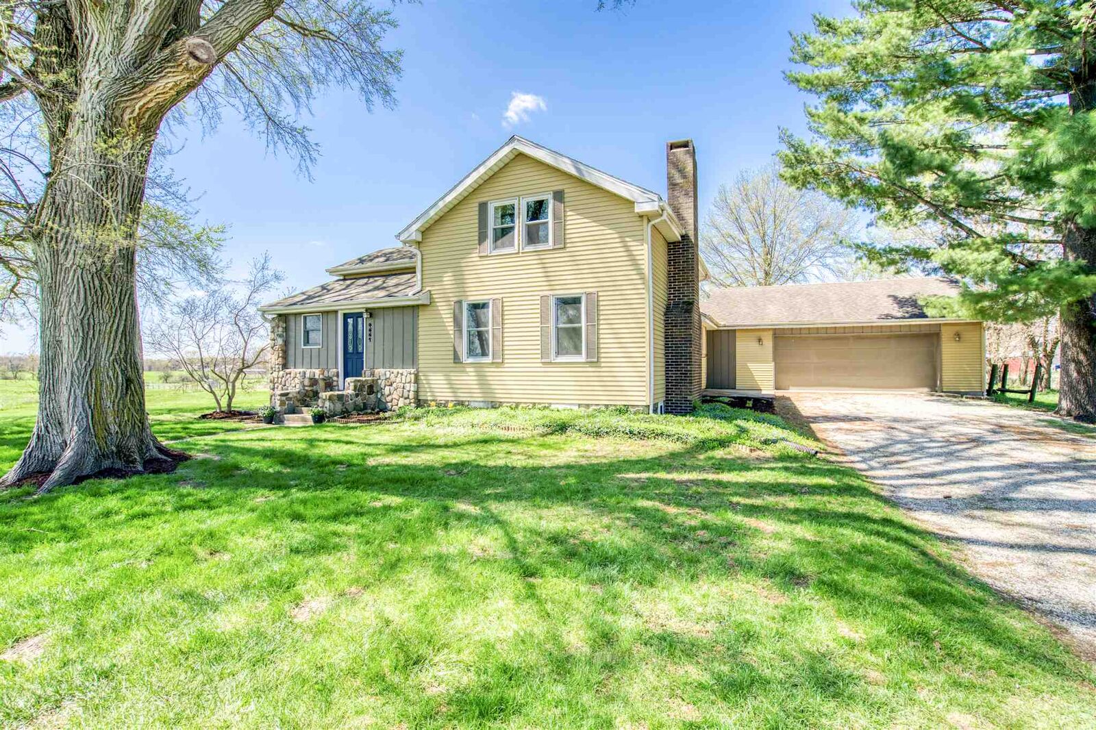 Property Photo: 4661 S Country Club Road IN 46580