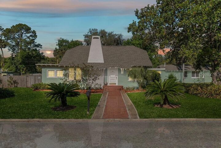 Property Photo: 2004 Lily Court FL 32771