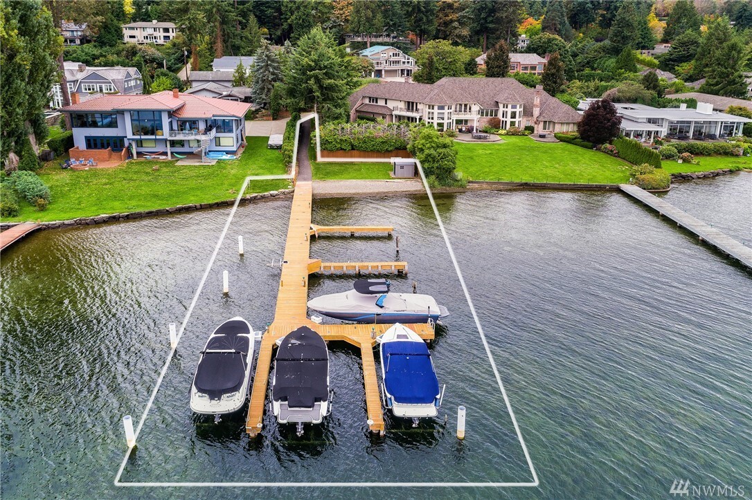 Property Photo: 8456 N Mercer Wy WA 98040
