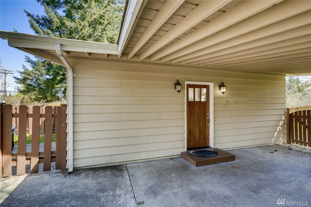 Property Photo:  1050 149th Place SE  WA 98007 