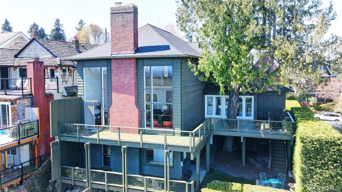 Property Photo: 1932 15th Ave E WA 98112