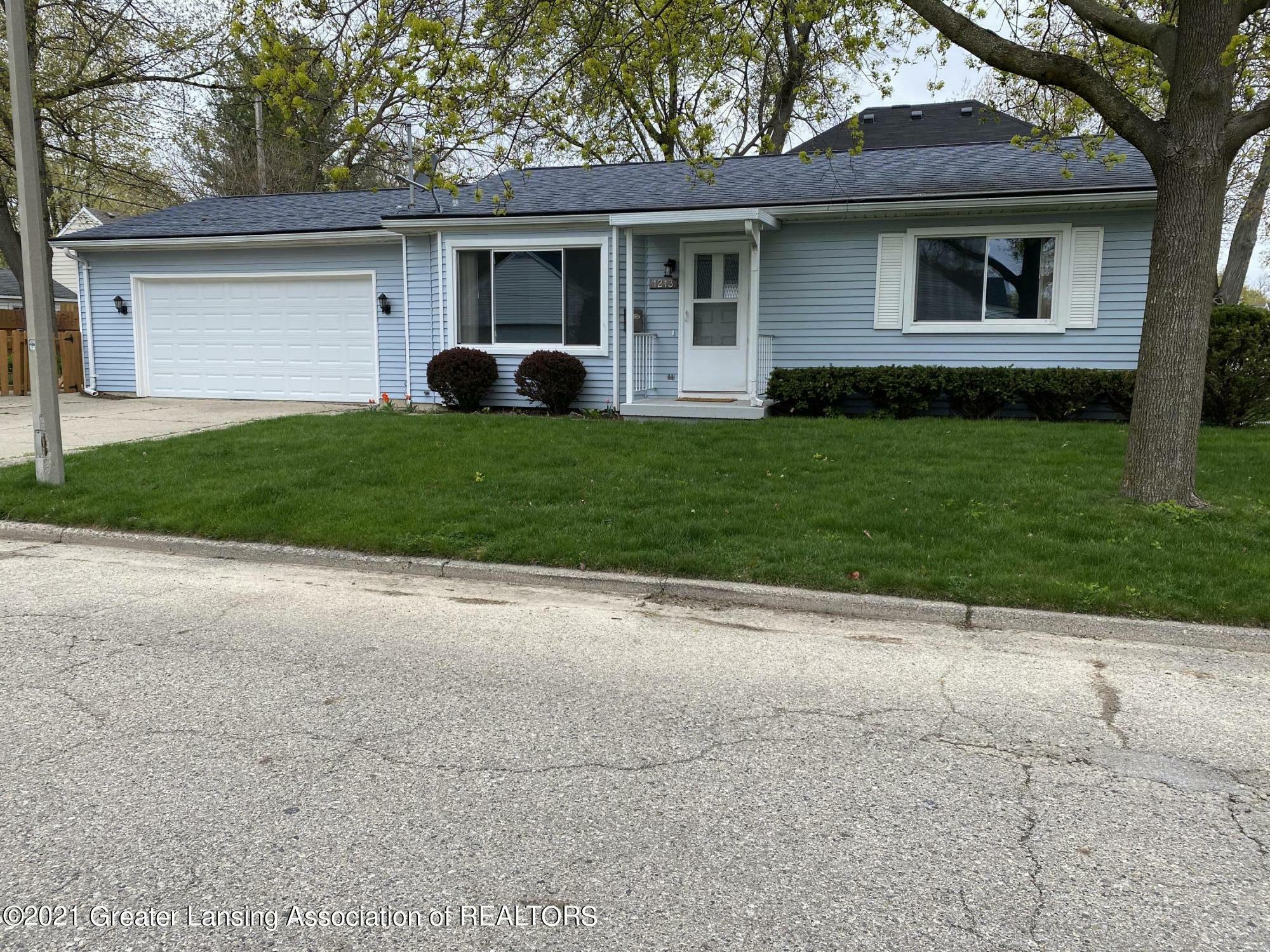 Property Photo:  1213 Pacific Avenue  MI 48910 