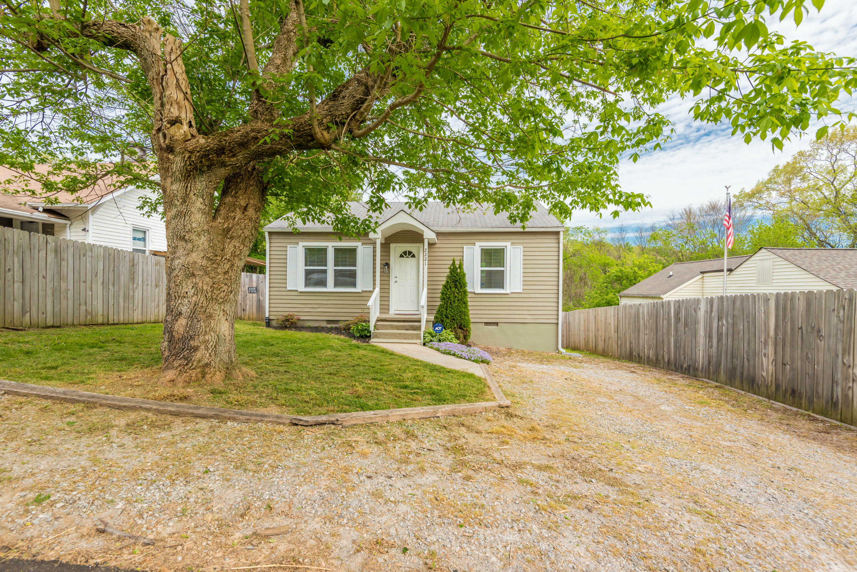 Property Photo:  2221 Aster Rd  TN 37918 