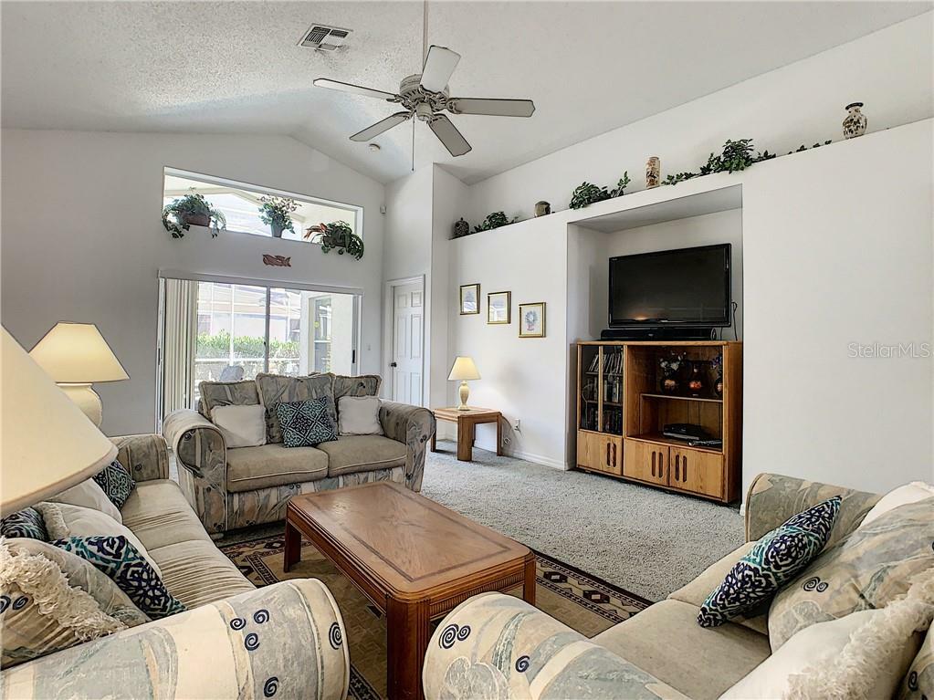 Property Photo:  2118 Keywest Court  FL 33844 