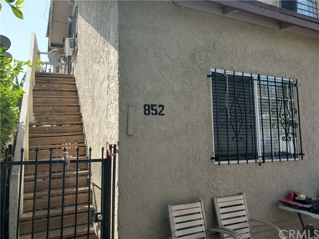 Property Photo:  850 W 43rd Place  CA 90037 