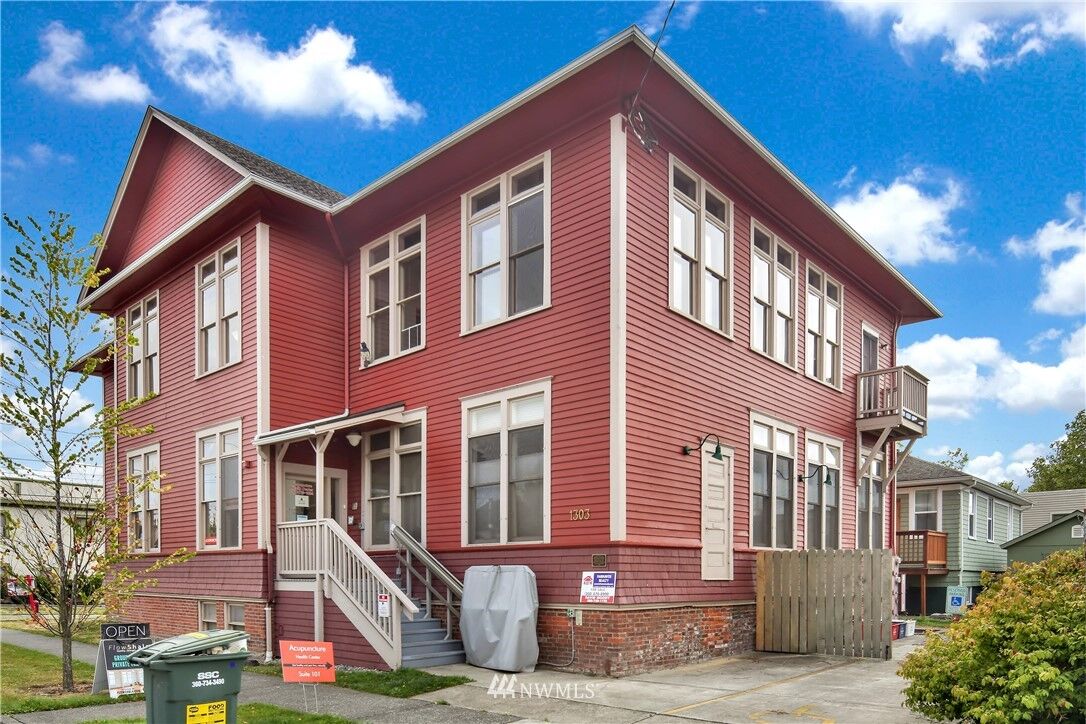 Property Photo:  1303  Astor Street 202  WA 98225 